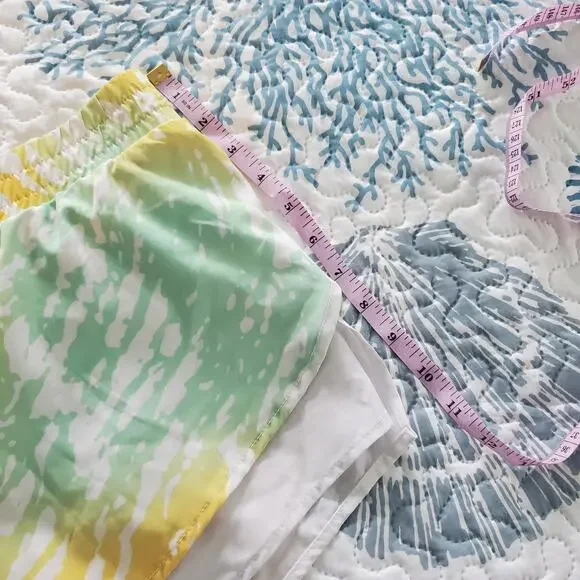 🔥 Fabletics Latrice Short Yellow Green Tie Dye Print Shorts Medium Athletic - Picture 12 of 16